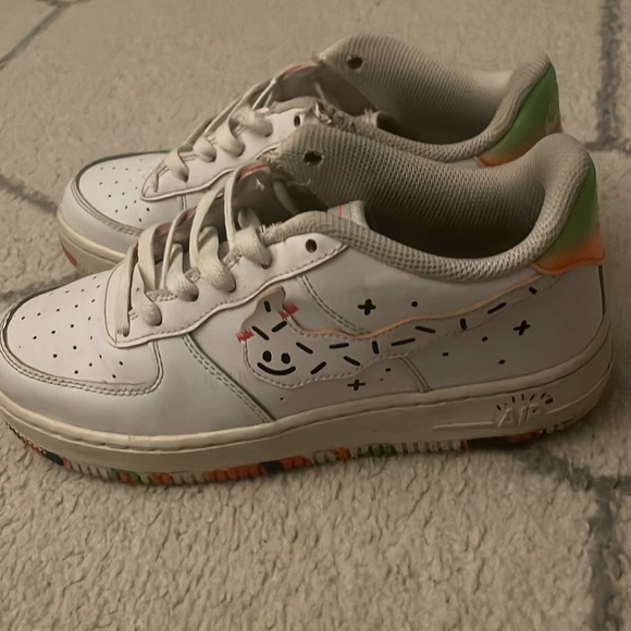 Air Force 1 LV8 Drawing - Picture 2 of 7